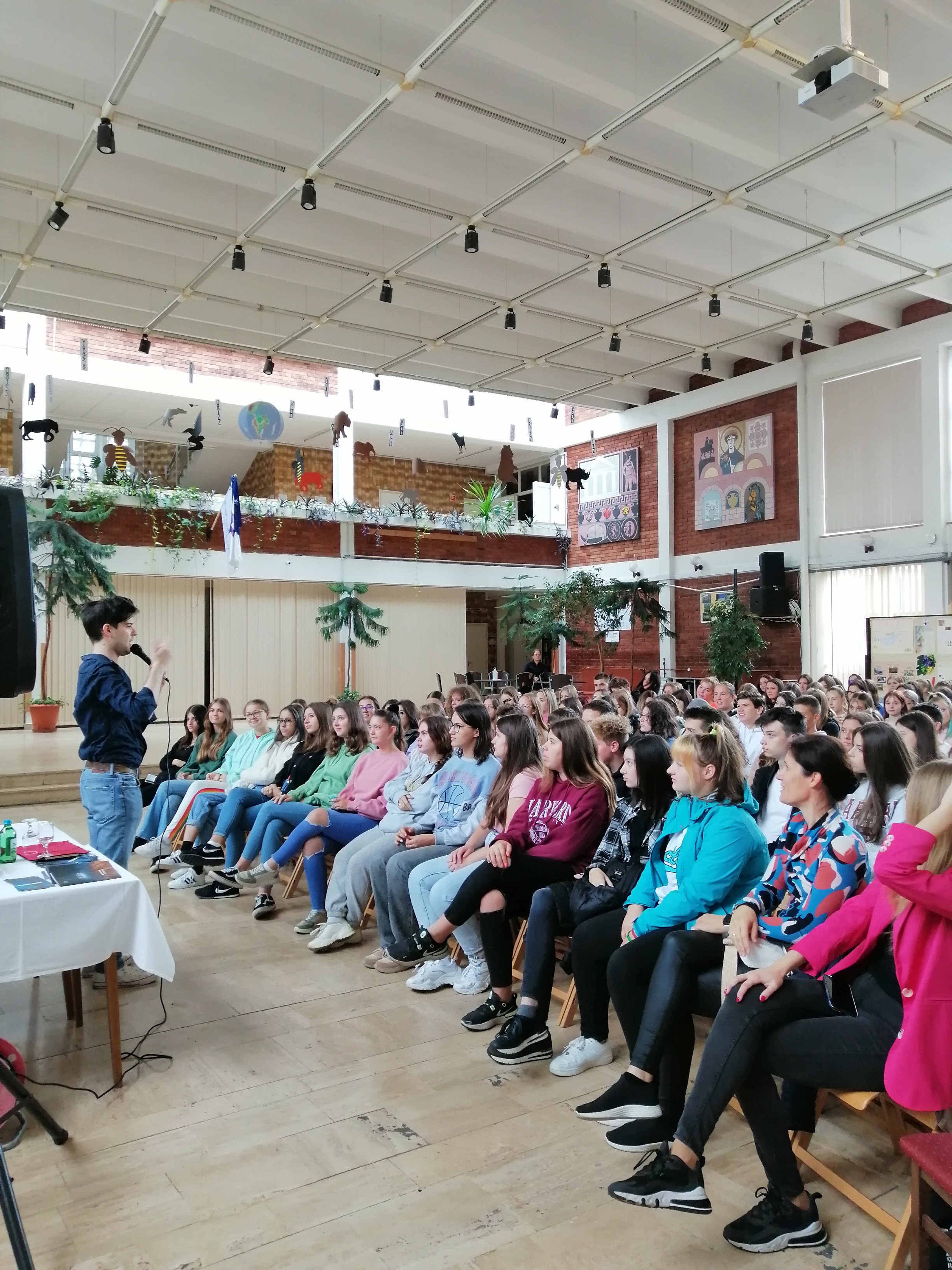 Rendhagyó irodalomóra Móczár Bence